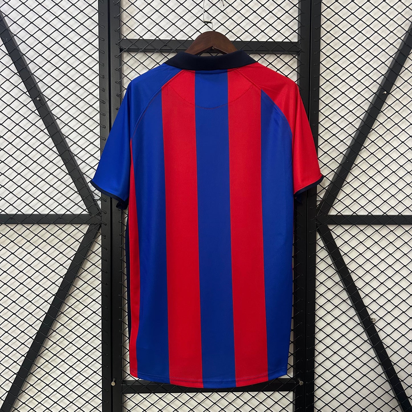 FC Barcelona 01/02 Home Kit