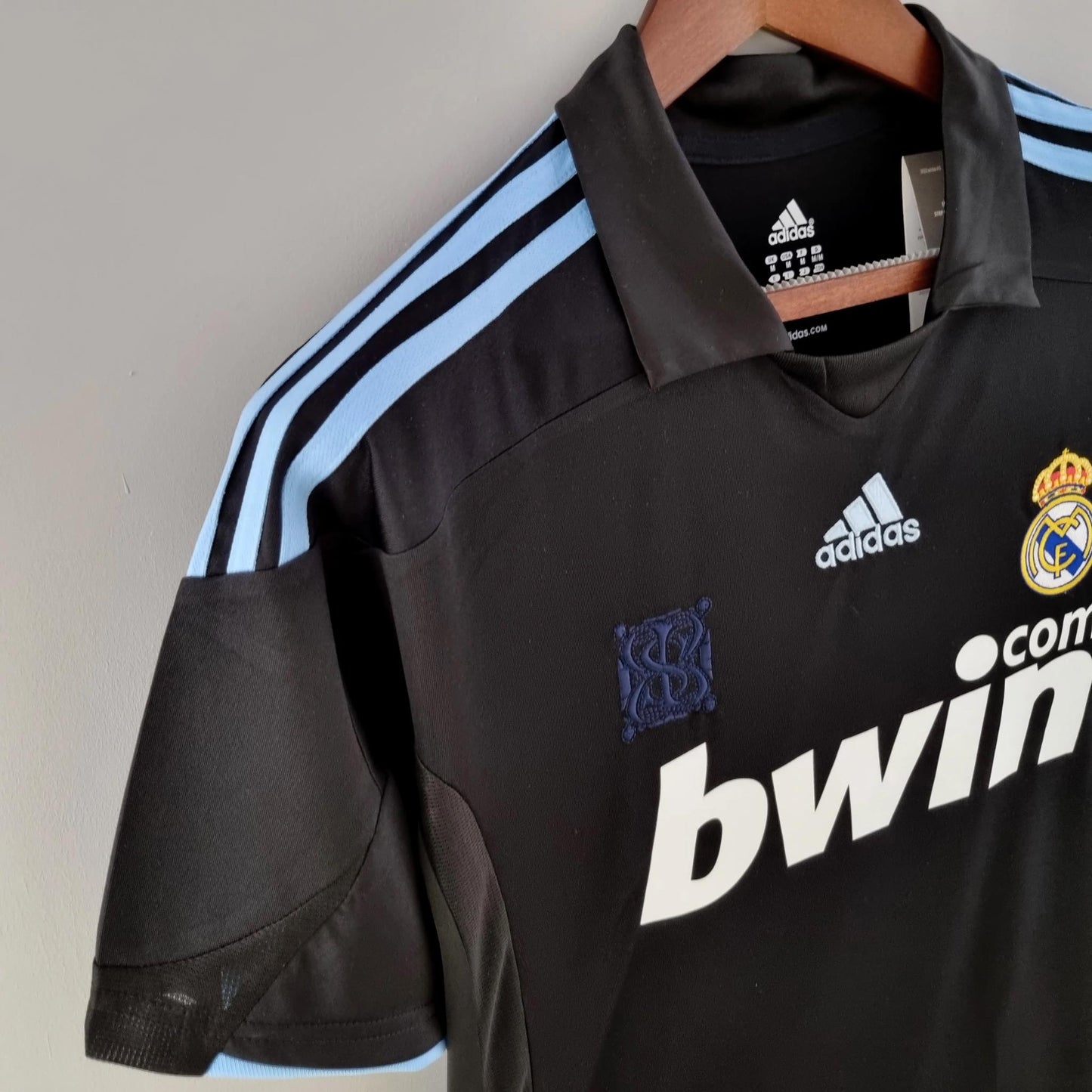 Real Madrid 2009-10 Away Retro Jersey