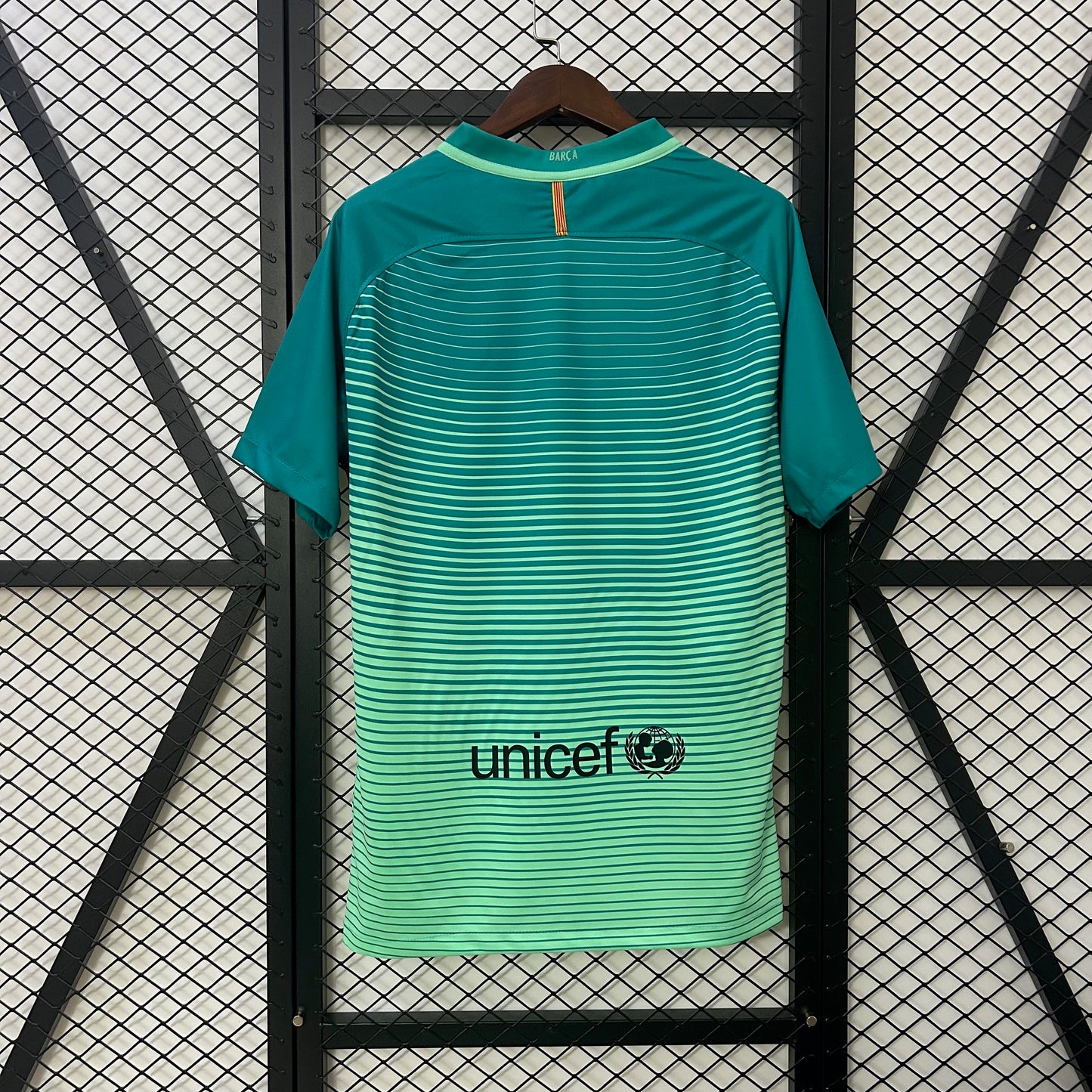 FC Barcelona 16/17 Away Kit